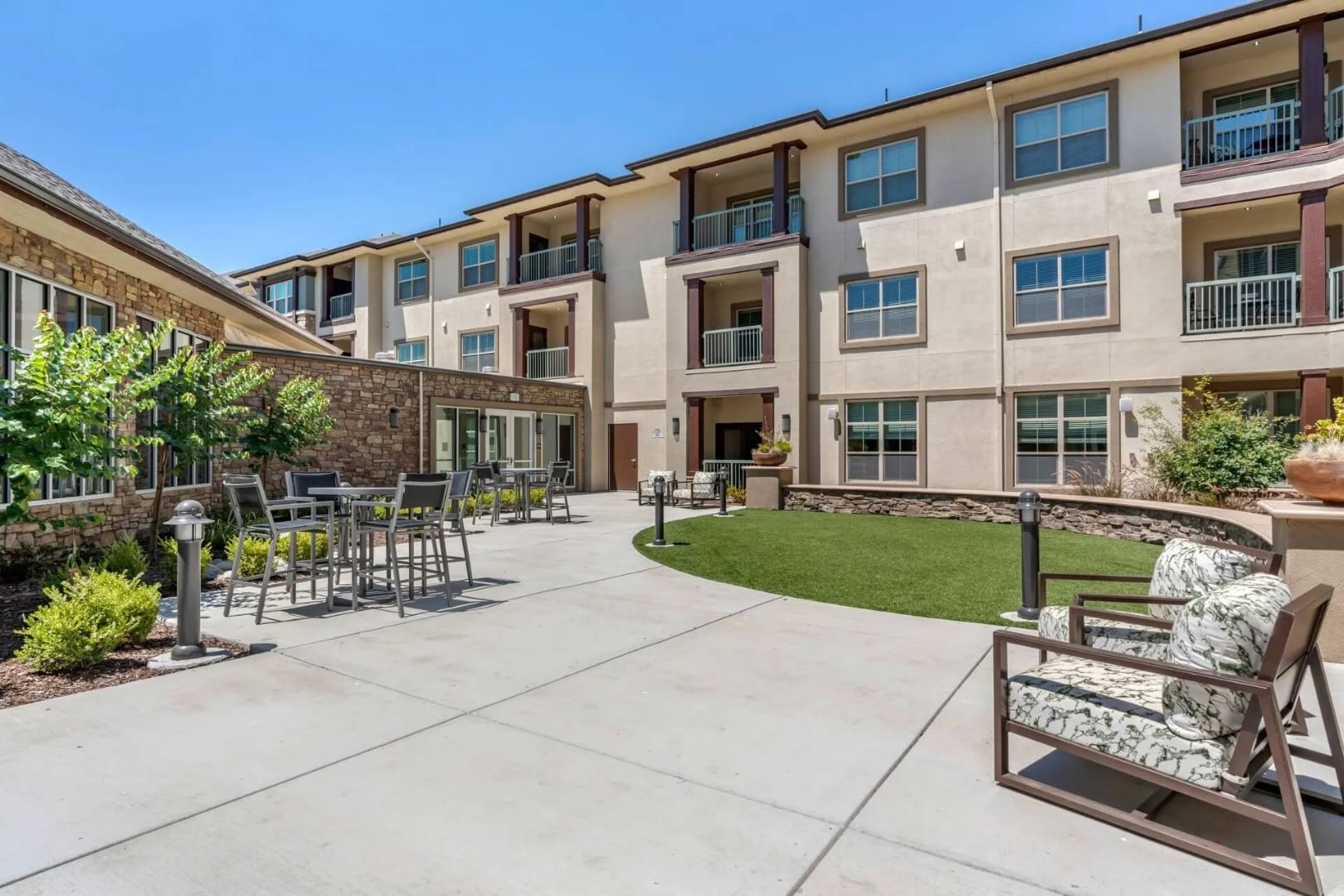 Outdoor Courtyard with Patio Seating at Independent Living Facility