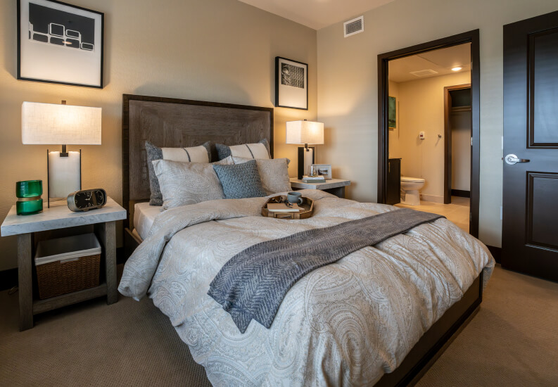 independent-living-senior-community-bedroom-suite-bathroom